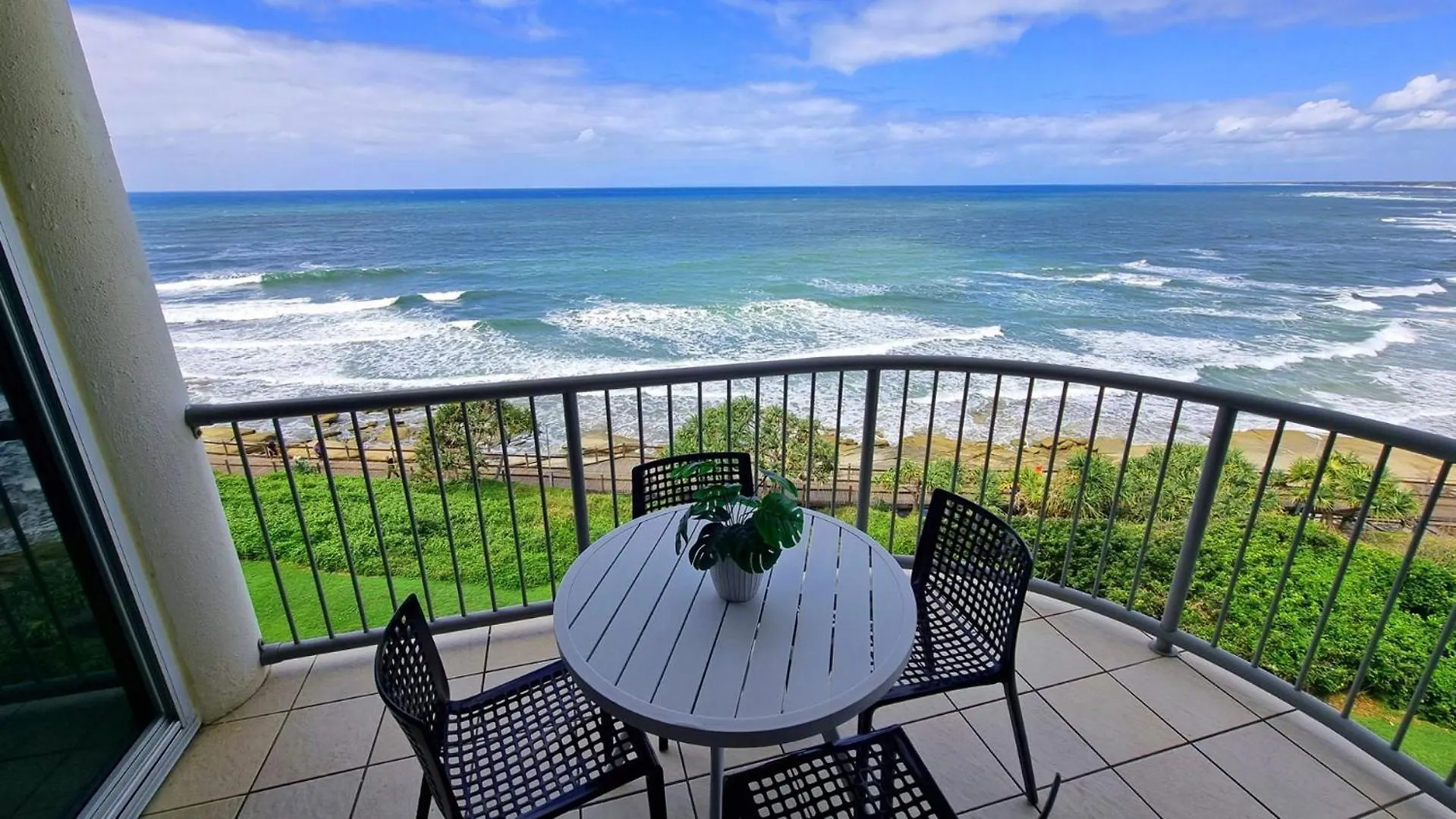 Monterey Lodge Unit 16 27 Warne Terrace Kings Beach 칼론드라